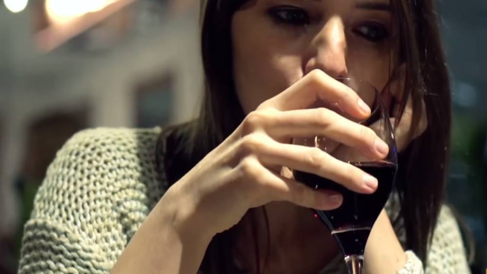 Не отказывайте себе в бокальчике: ученые рассказали о необычайной пользе вина для здоровья
