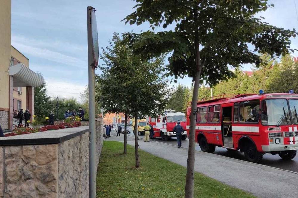 В Новосибирске два суда эвакуировали из-за ложной угрозы о взрыве
