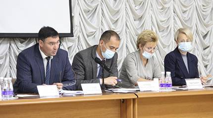 Мэр Иркутска Руслан Болотов получил главам округов усилить контроль за подготовкой МКД к отопительному сезону