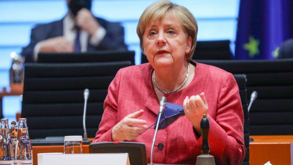 Меркель может не поддержать свою партию на выборах: за кого она проголосует?