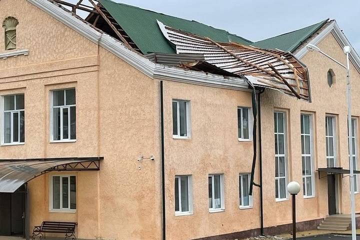 В селе Заюково Кабардино-Балкарии ветер повредил крыши школы и домов
