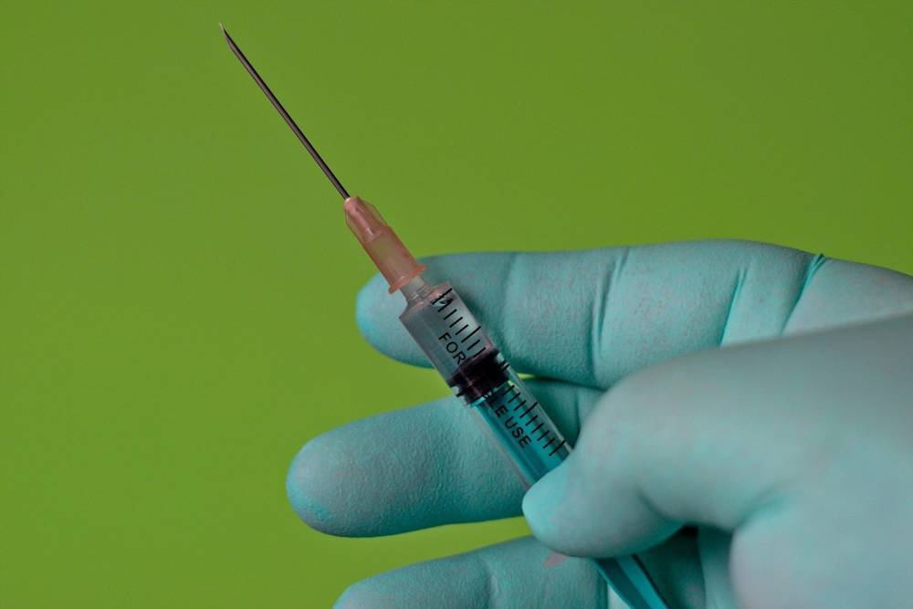 В Астраханской области жителей начали прививать измененной вакциной от гриппа