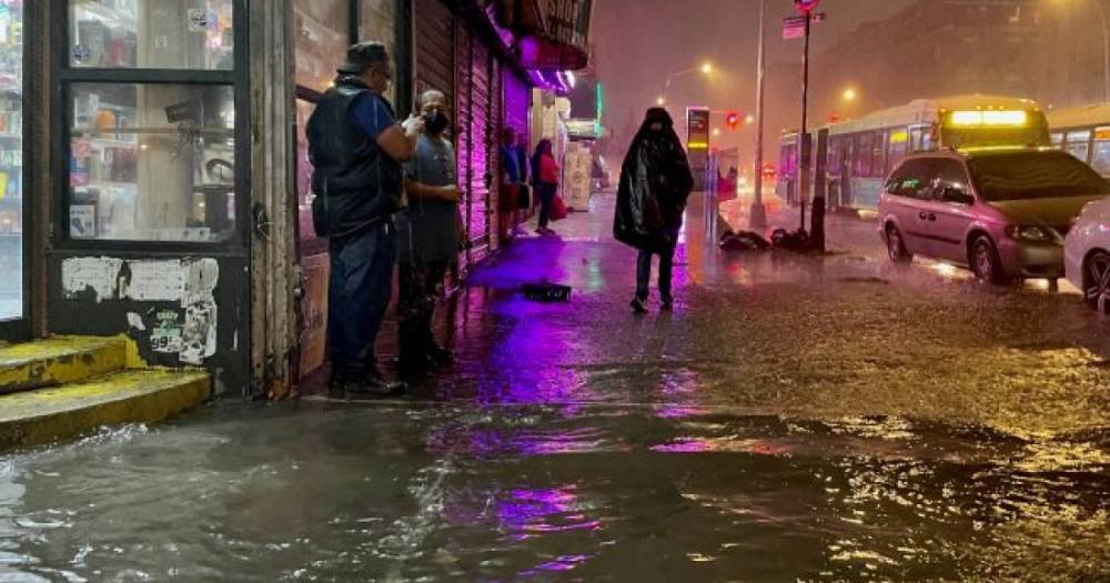 Катастрофа в Нью-Йорке: наводнение унесло восемь жизней, тысячи людей без электричества (ВИДЕО)
