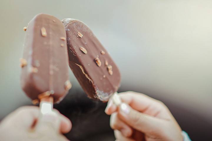 Ученики начальных классов школ Подмосковья получили мороженое после линеек