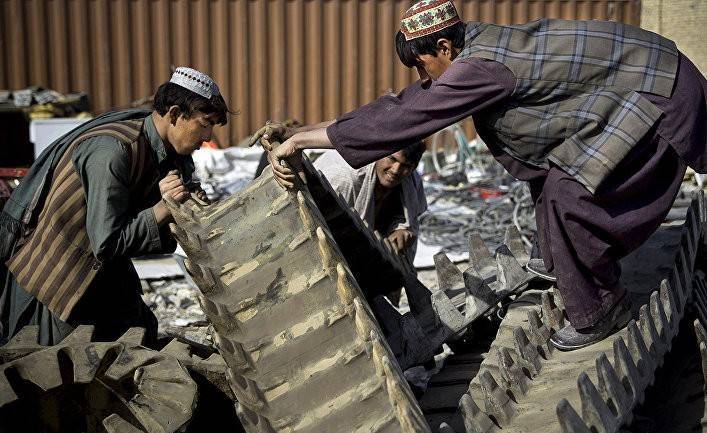 Черный рынок военных «излишков» в Кабуле: был Брежнев-маркет, стал Буш-маркет, будет Чайна-маркет? (ABC, Испания)