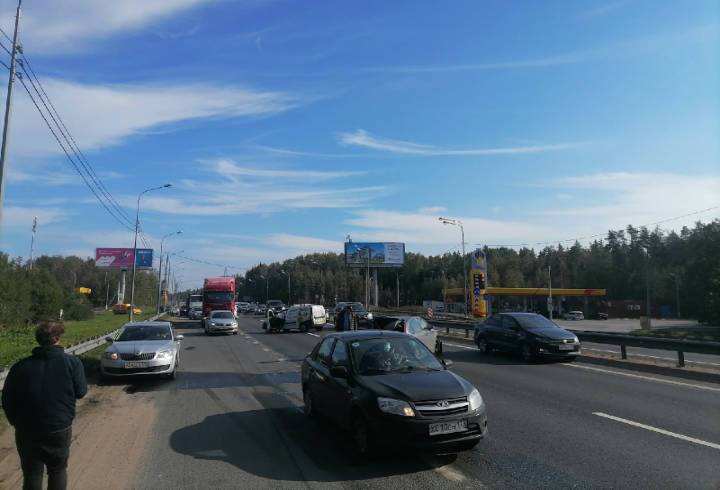 На Мурманском шоссе ДТП затрудняет движение в сторону Петербурга