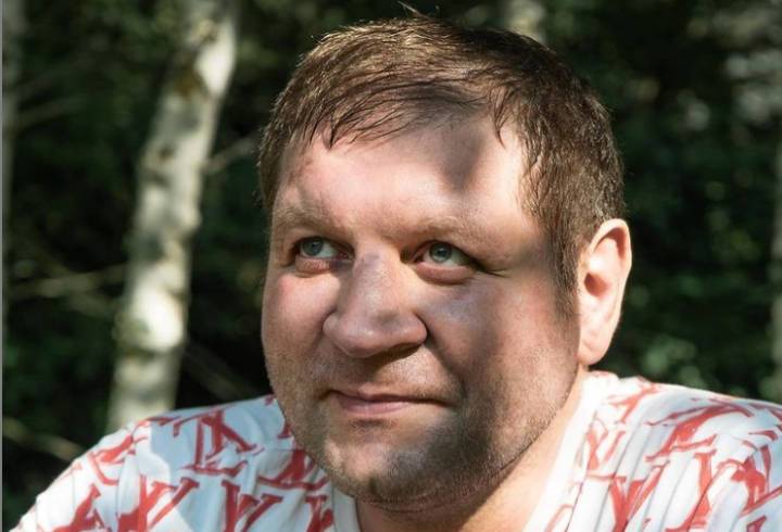 Александр Емельяненко победил блогера Артема Тарасова
