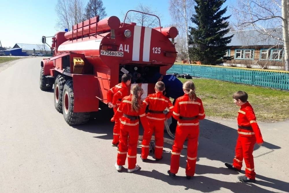 Пожарный отряд из подростков действует в Красноярском крае