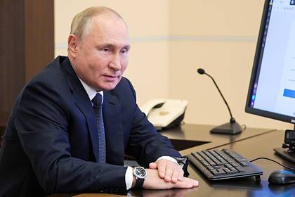 В Кремле объяснили голосование Путина на выборах без телефона