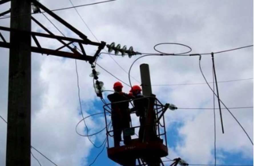 Из-за непогоды отключено электричество в десятках населенных пунктов Черниговщины и Львовщины