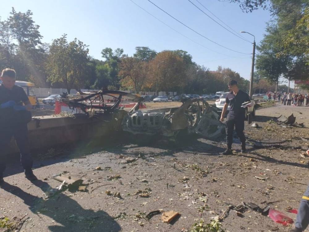 При взрыве автомобиля в Днепре погибли глава отдела связей со СМИ ГУ ГСЧС в Днепропетровской области и ветеран АТО