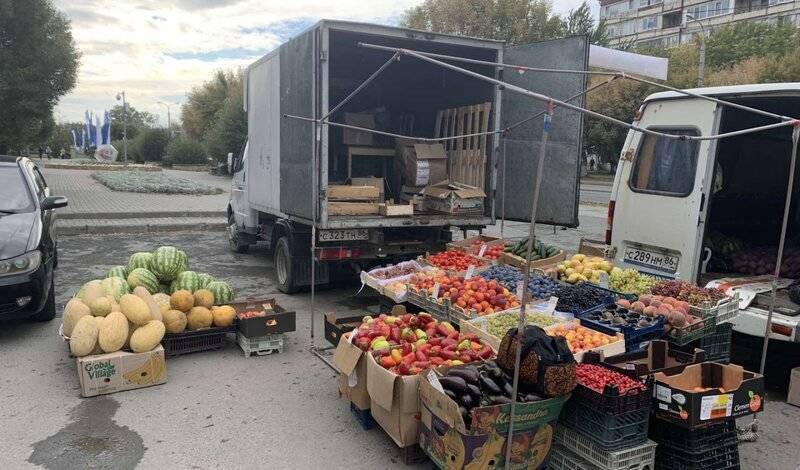В Тюмени у уличных торговцев изъяли почти тонну овощей и фруктов