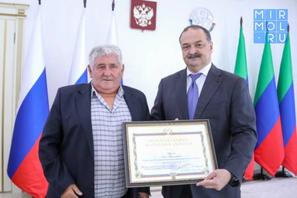 Председатель общества инвалидов-ампутантов «Весна» Али Мусаев награжден Почетной грамотой Дагестана