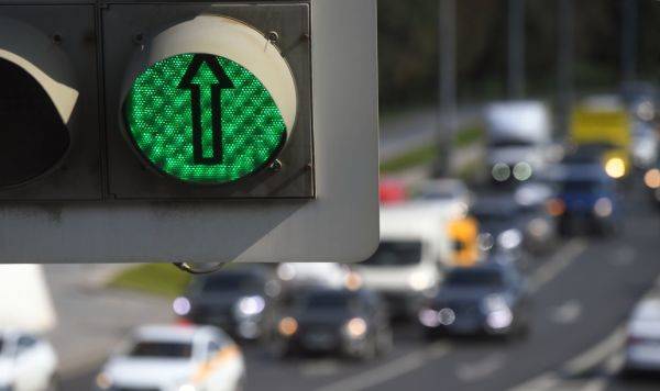 Из любви к "зеленому": власти Латвии будут "подкупать" недовольных автовладельцев