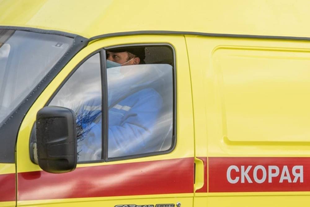 Главу избиркома в ЯНАО увезли с участка в больницу на машине скорой помощи