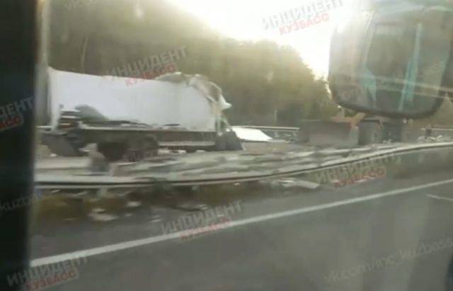 «Страшная авария»: на автодороге Кемерово — Новокузнецк из-за ДТП ограничили движение