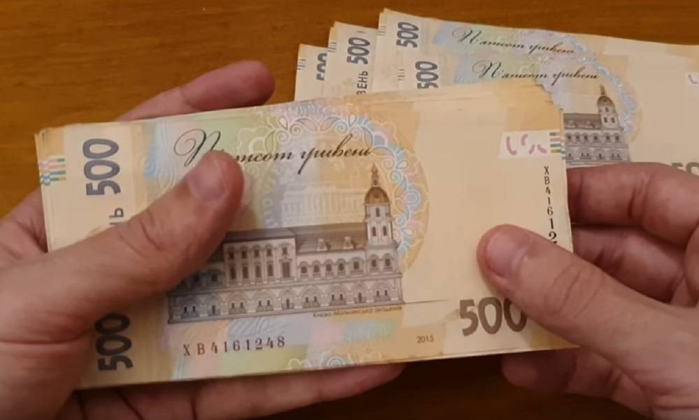 Украинским семьям раздадут по 100 тысяч гривен: кто получит помощь от государства