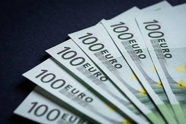 Курс евро растет к доллару после публикации статданных о росте промпроизводства еврозоне