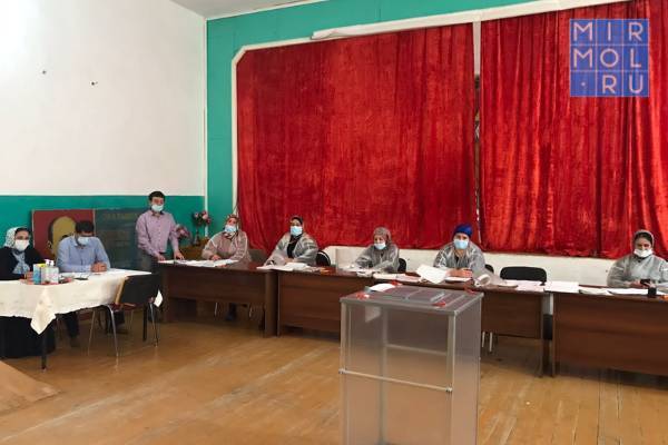 В Карабудахкенте 32 избирательных участка открылись для голосования
