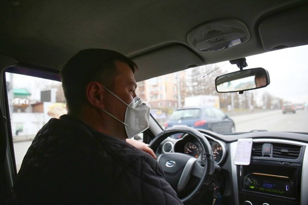 В Петербурге задержали водителя социального такси, избившего пенсионерку с инвалидностью
