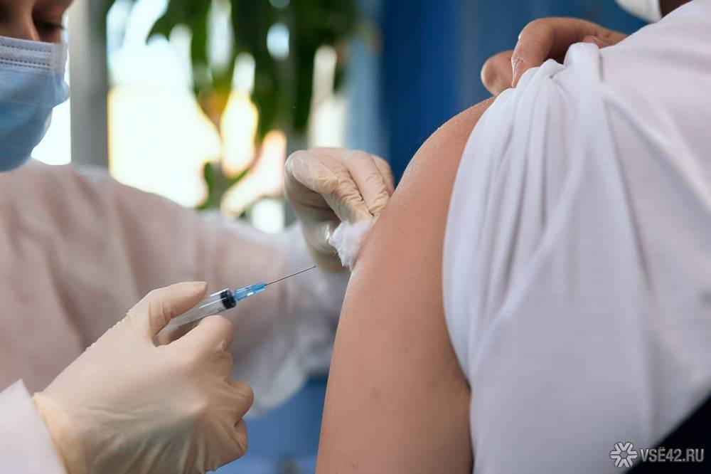 Социологи предложили предоставлять россиянам три выходных после вакцинации