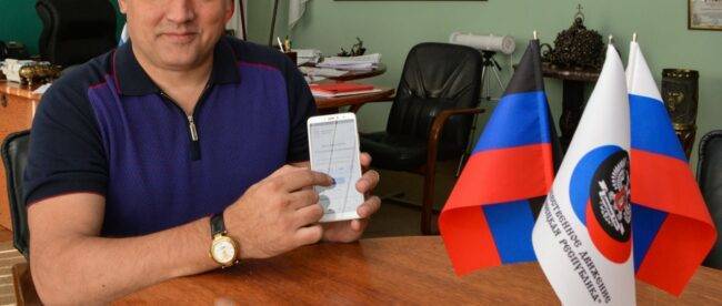 Главарь НВФ и непризнанный мэр Донецка показал, как голосует на выборах в госдуму РФ