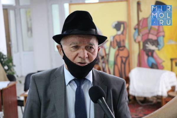 В Казбековском районе проголосовал заместитель председателя Совета старейшин