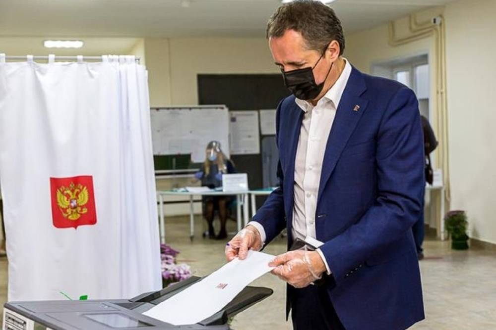 Вячеслав Гладков проголосовал на избирательном участке в Белгороде