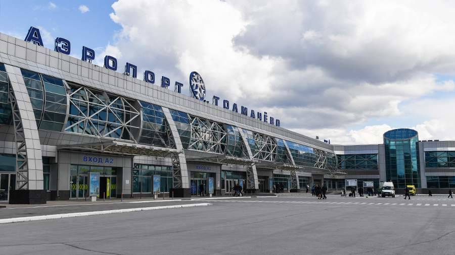Самолет из Иркутска экстренно сел в Новосибирске