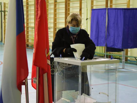 Во Владивостоке коммунисты побеждают в 8 округах из 11