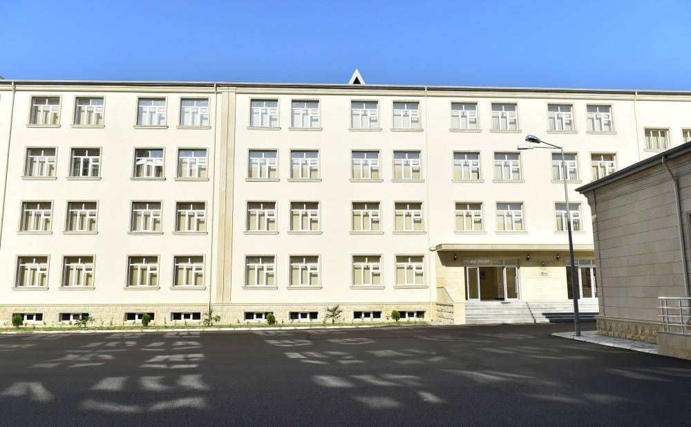 В Азербайджане родителям запретят входить в здания школ - минобразования