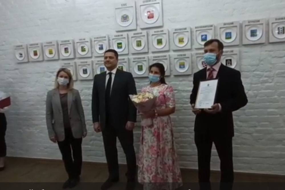 Сертификаты на получение жилья вручили лучшим многодетным семьям Псковской области