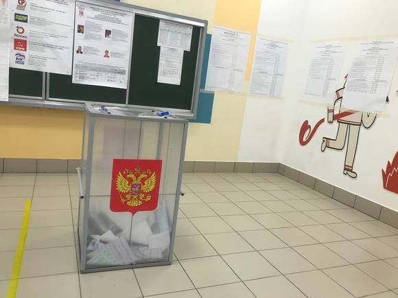В Петербурге полиция задержала членов УИК, устроивших погром на избирательном участке