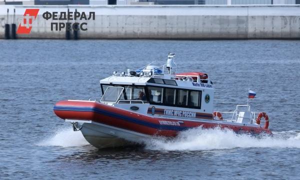 В Петербурге пострадавших от столкновения с мостом пассажиров катера осматривают медики