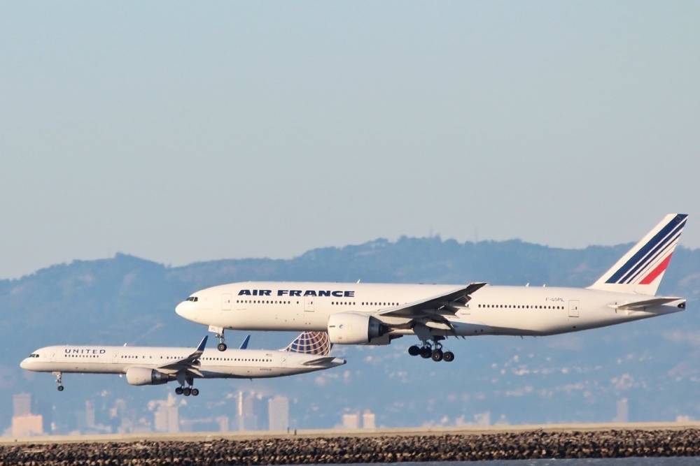 Летевший из Пекина в Париж самолет вернулся из-за возгорания