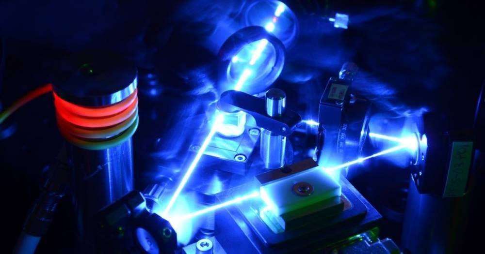 Ученые превратили свет в жидкость ради улучшения работы квантовых компьютеров