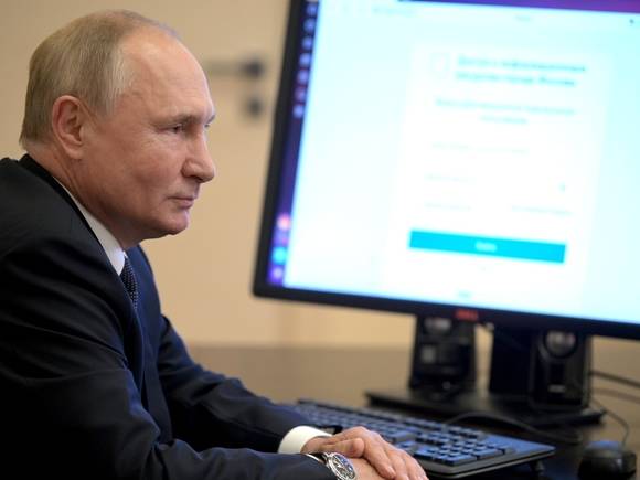 Путин на этой неделе виртуально пообщается с лидерами прошедших в Думу партий