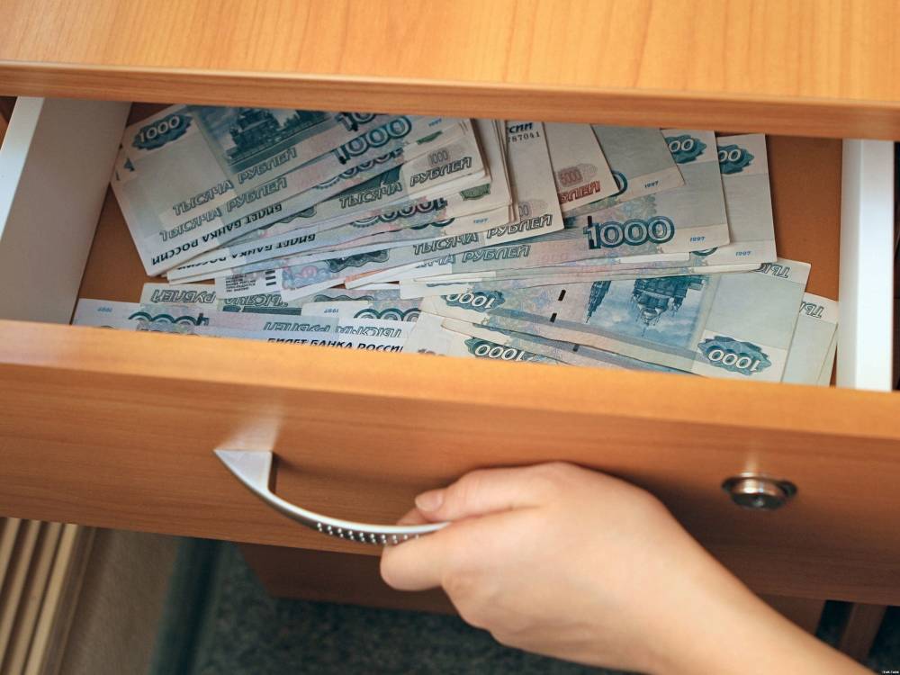 В Астрахани сотрудник санчасти УФСИН проносил "запрещенку" заключенному