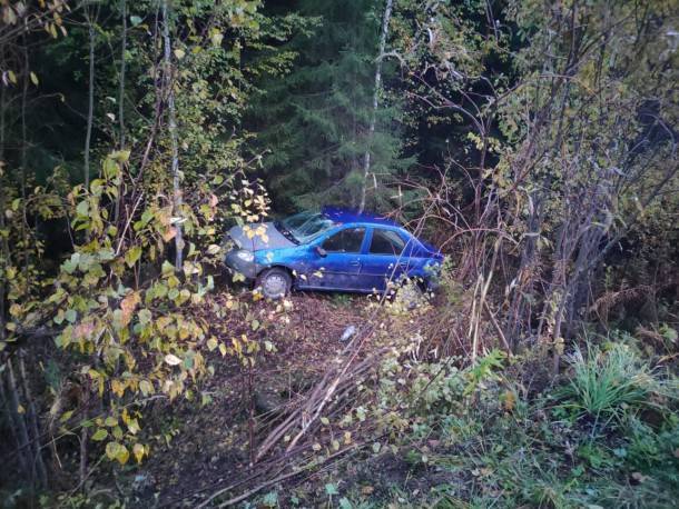 В Троицко-Печорском районе пьяный водитель травмировал пассажирку, опрокинув автомобиль в кювет