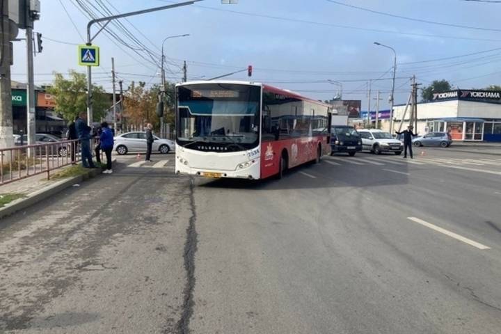 Рейсовый автобус сбил пенсионерку на пешеходном переходе в Волгограде