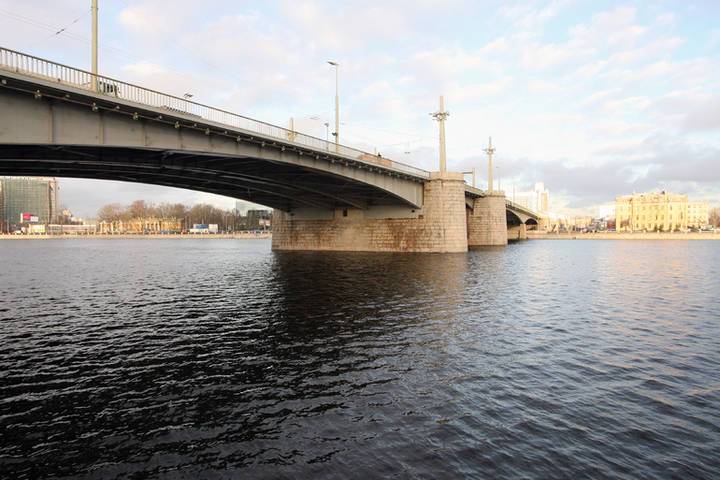 Названо число пострадавших при столкновении катера с опорой моста в Петербурге
