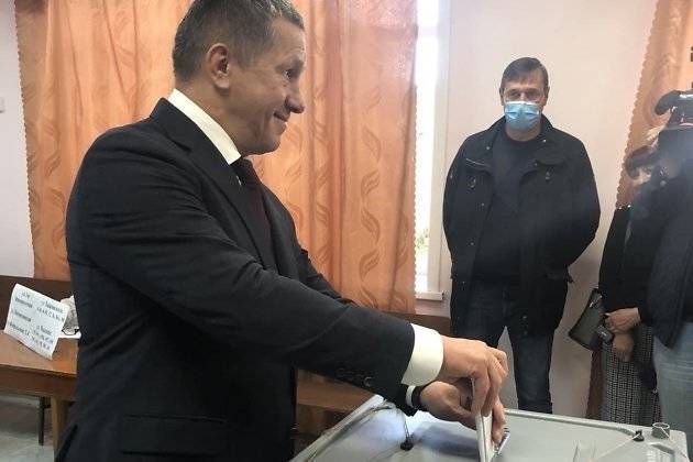 Полпред президента на ДВ Юрий Трутнев проголосовал на выборах в Госдуму