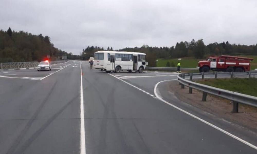 Автобус попал в аварию на трассе в Карелии: есть пострадавшие