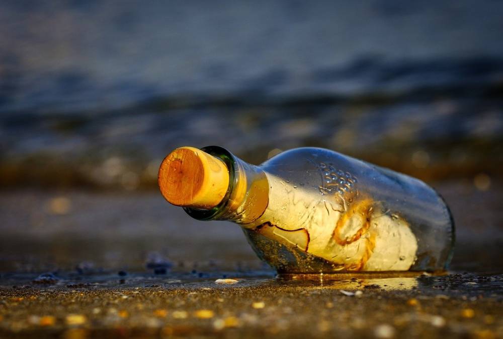 На гавайский пляж вынесло бутылку с посланием из Японии. Записке 37 лет