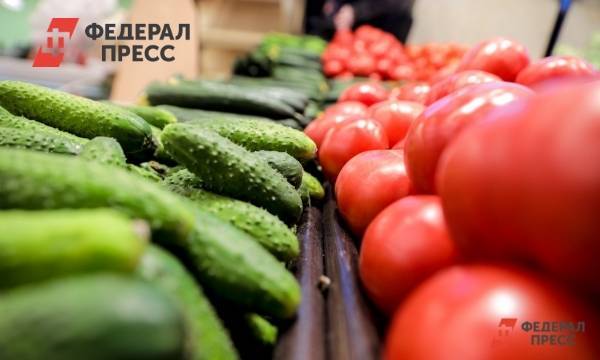Россиянам объяснили, чем опасен салат из помидоров и огурцов