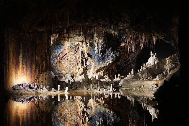 Ученые выяснили новый факт о самой длинной пещере в мире и мира