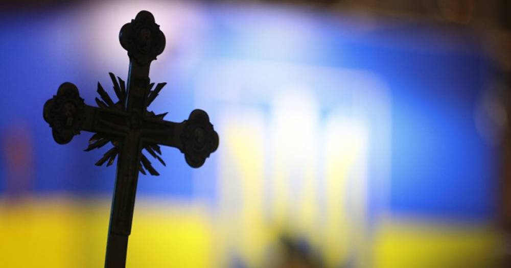 Латиница, католицизм, перевернутый флаг. Что еще можно сделать с Украиной
