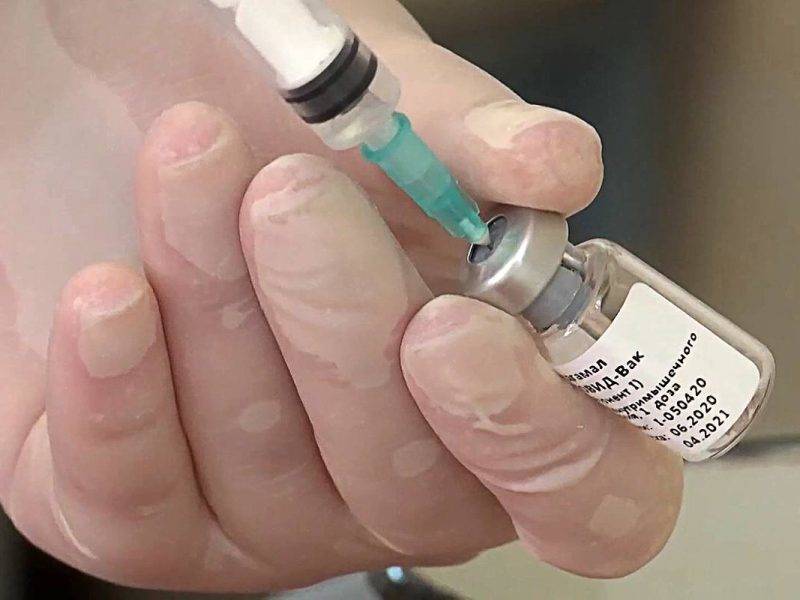 Туроператоры начали отправлять россиян в «вакцинные туры»