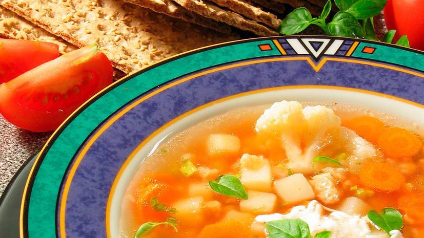 Диетолог Русакова предупредила о вреде супа для некоторых групп людей