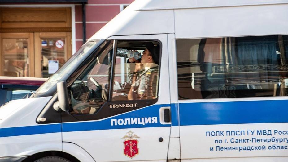 В Петербурге полиция проверила офис "Единой России" после сообщения о бомбе